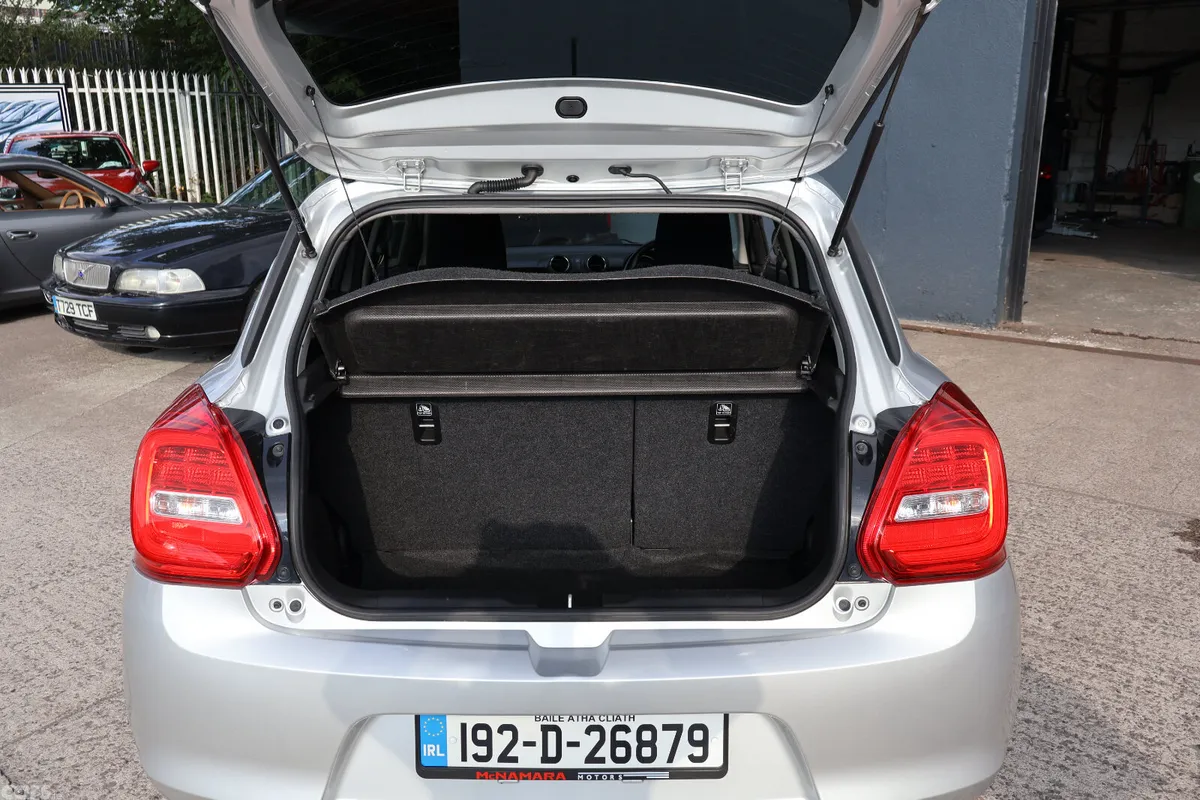 Suzuki Swift Hatchback, Petrol, 2019, Silver