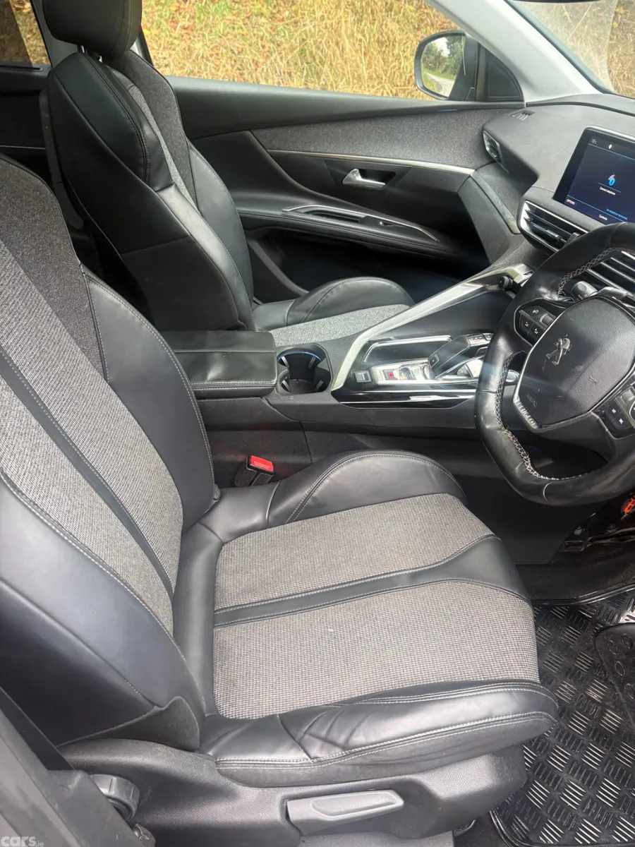 Peugeot 5008 MPV, Diesel, 2018, Grey