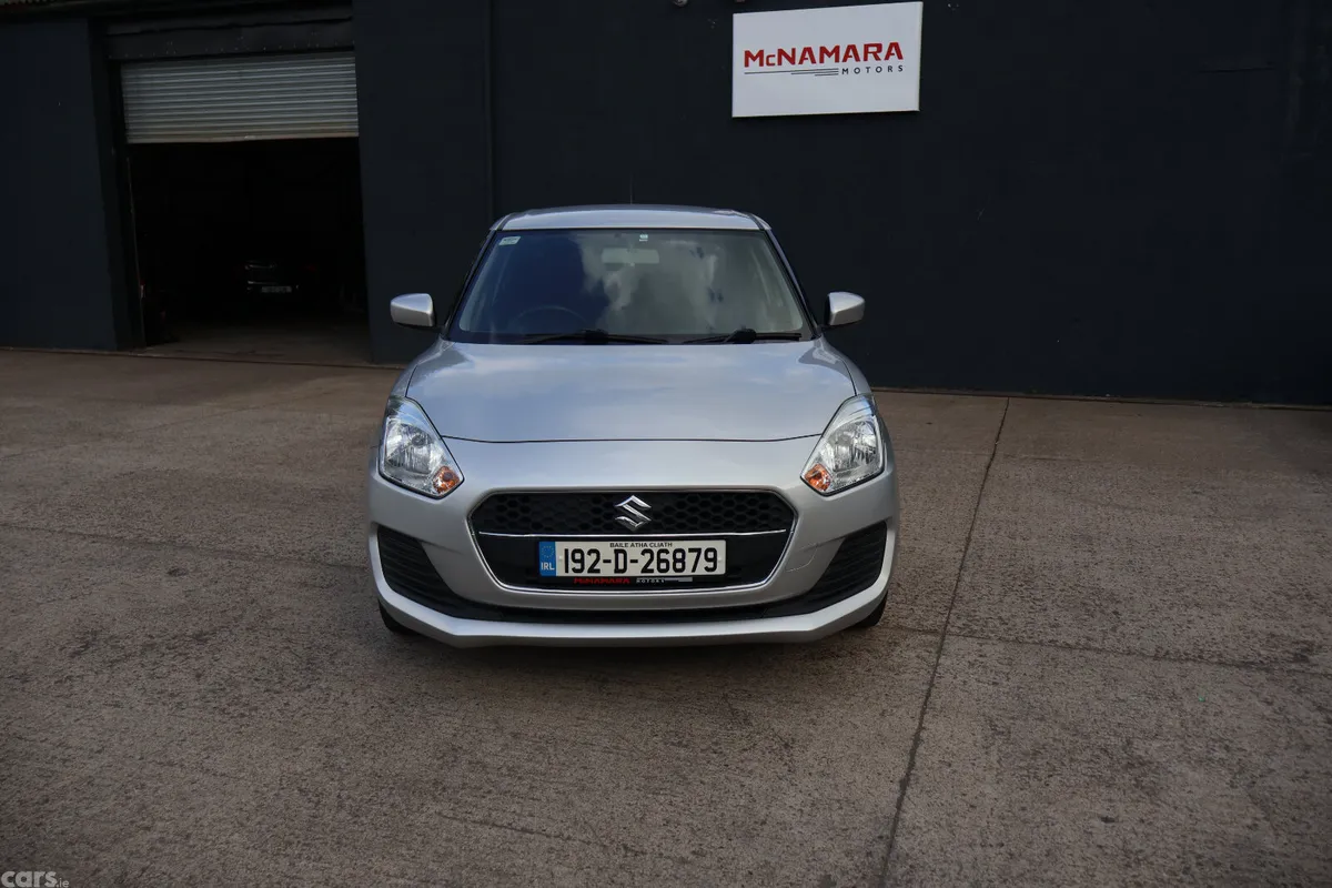 Suzuki Swift Hatchback, Petrol, 2019, Silver