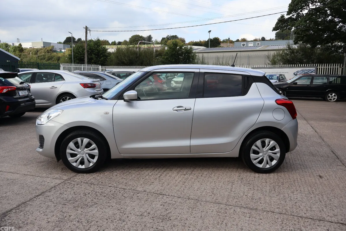 Suzuki Swift Hatchback, Petrol, 2019, Silver
