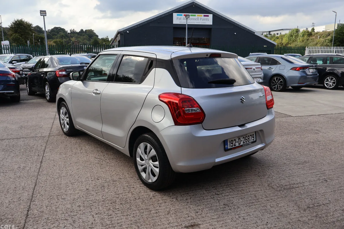 Suzuki Swift Hatchback, Petrol, 2019, Silver