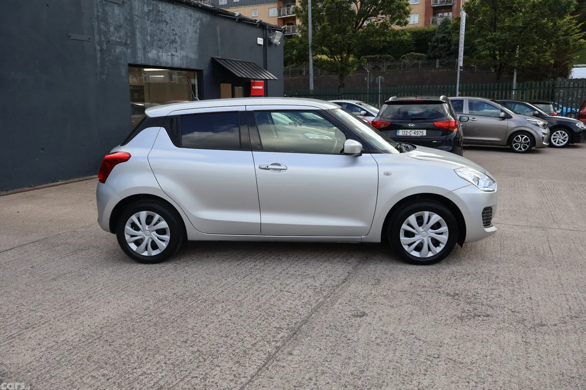 Suzuki Swift Hatchback, Petrol, 2019, Silver