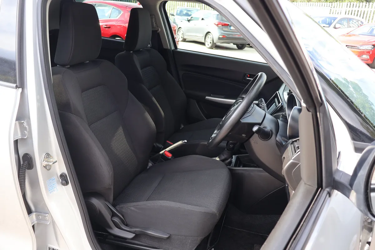 Suzuki Swift Hatchback, Petrol, 2019, Silver