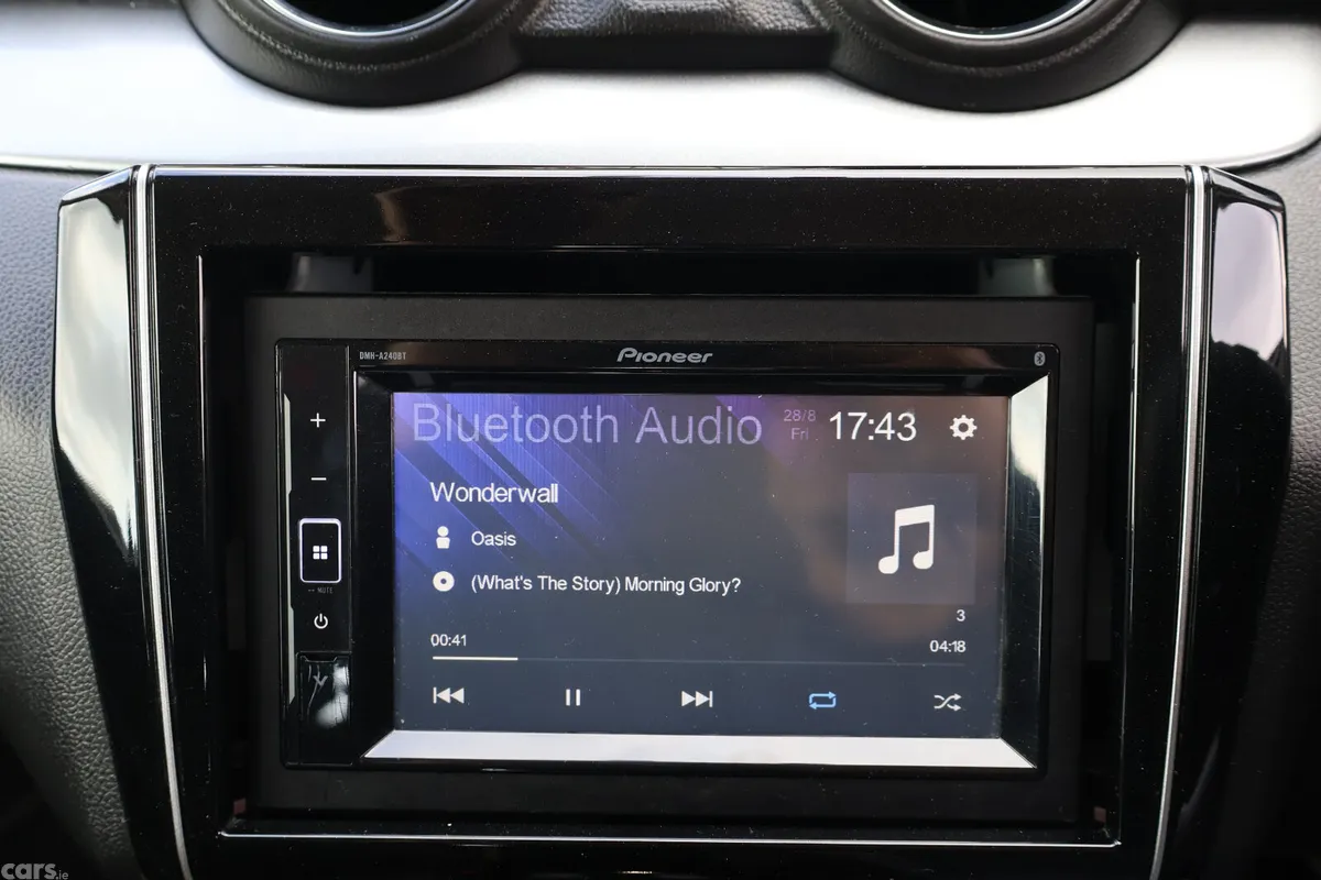 Suzuki Swift Hatchback, Petrol, 2019, Silver
