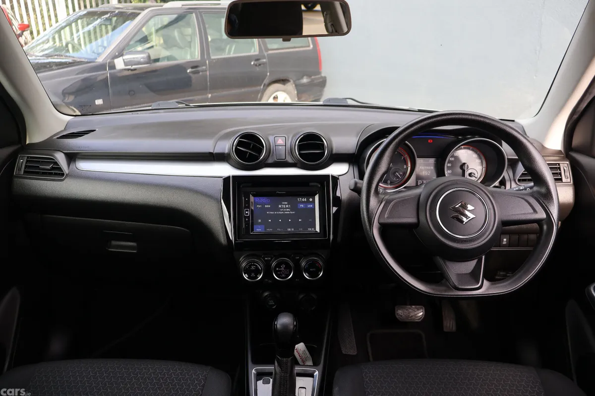 Suzuki Swift Hatchback, Petrol, 2019, Silver