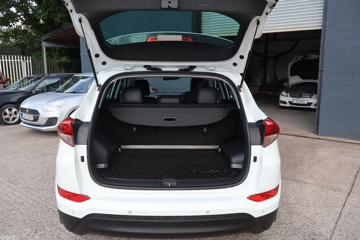Hyundai Tucson SUV, Diesel, 2017, White