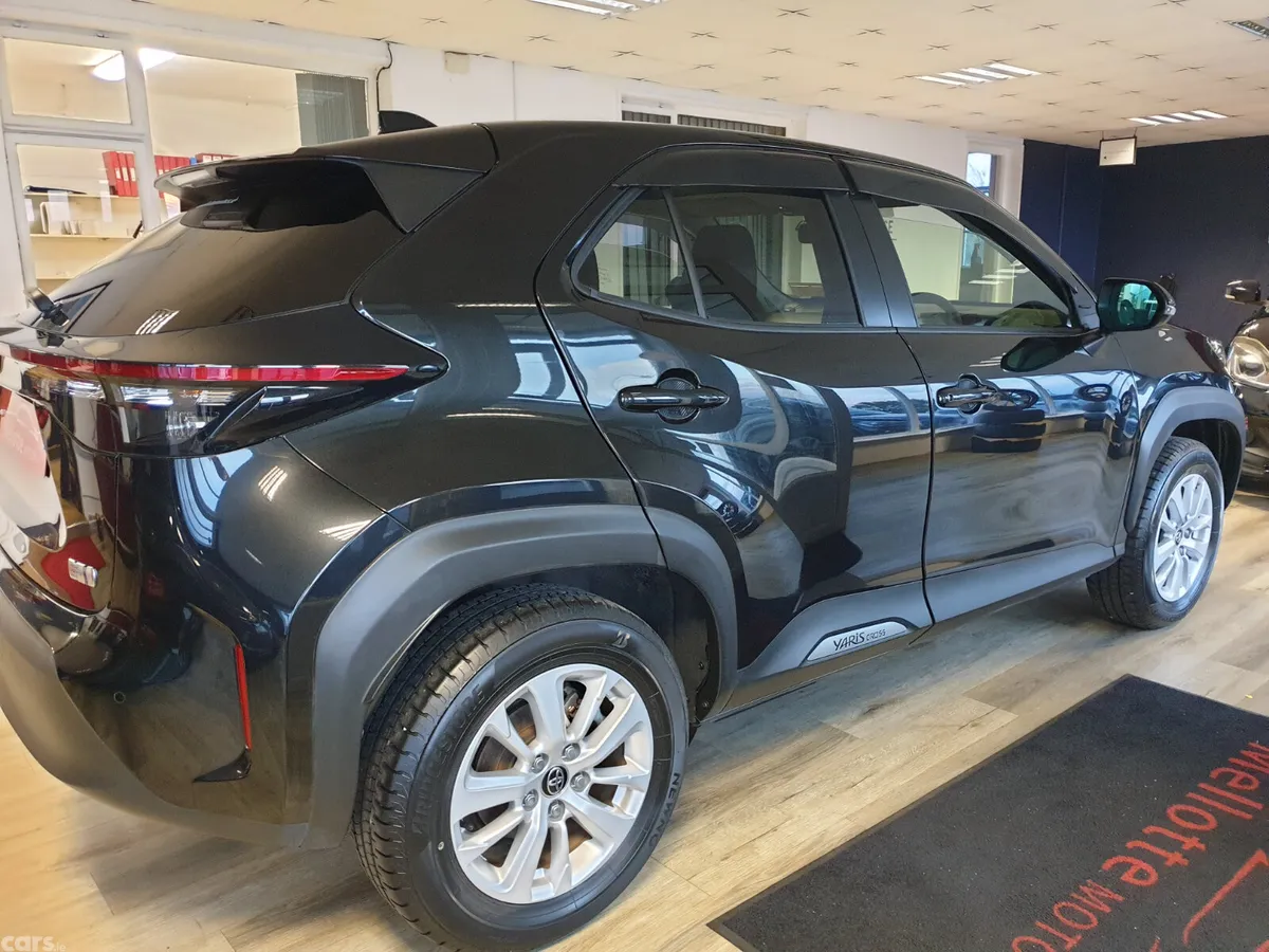 Toyota Yaris Cross Hatchback, Petrol Hybrid, 2021, Black