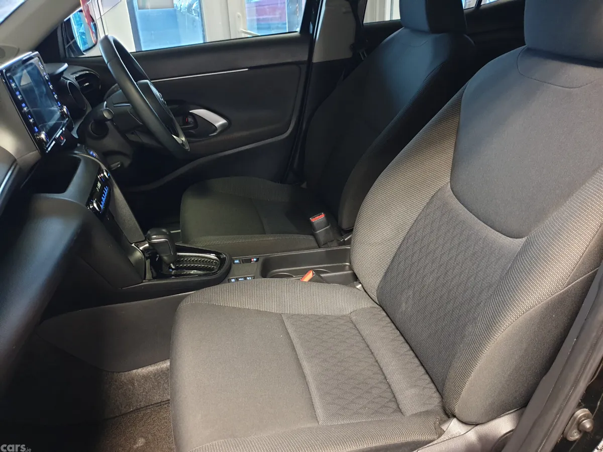 Toyota Yaris Cross Hatchback, Petrol Hybrid, 2021, Black