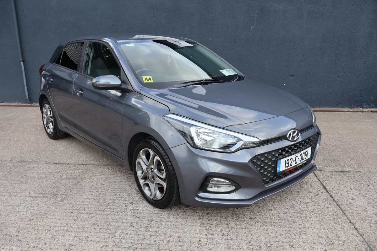 Hyundai i20 Hatchback, Petrol, 2019, Grey