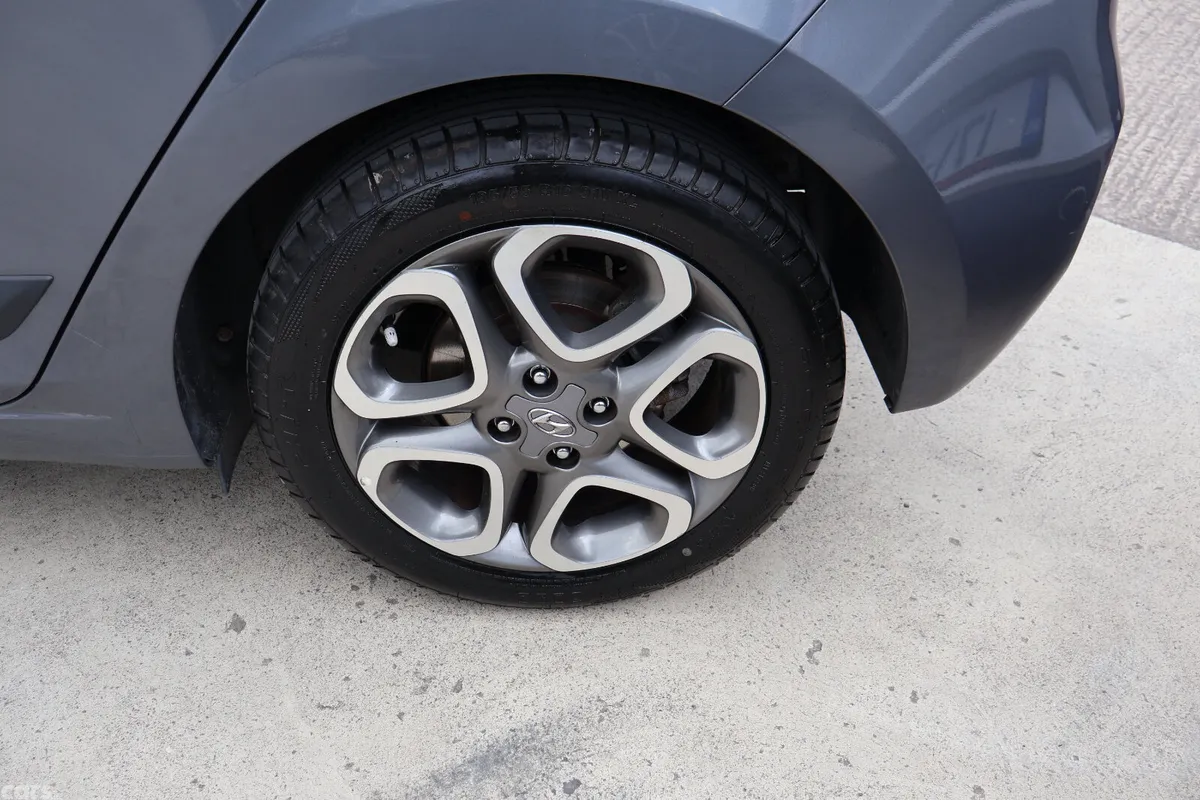 Hyundai i20 Hatchback, Petrol, 2019, Grey