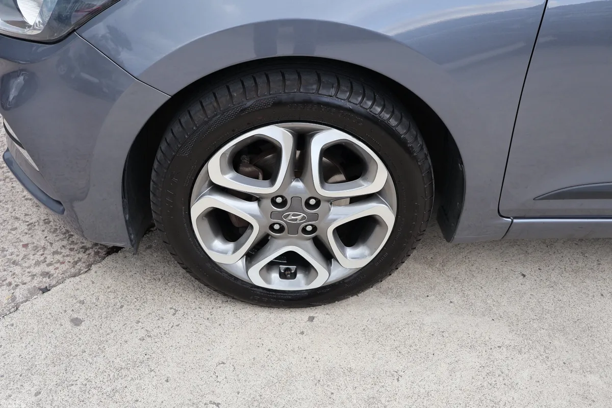 Hyundai i20 Hatchback, Petrol, 2019, Grey