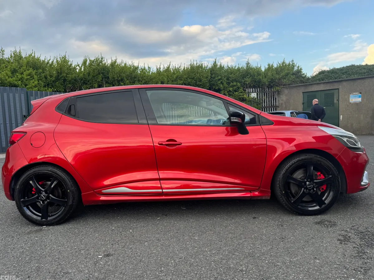 Renault Clio Hatchback, Petrol, 2015, Red