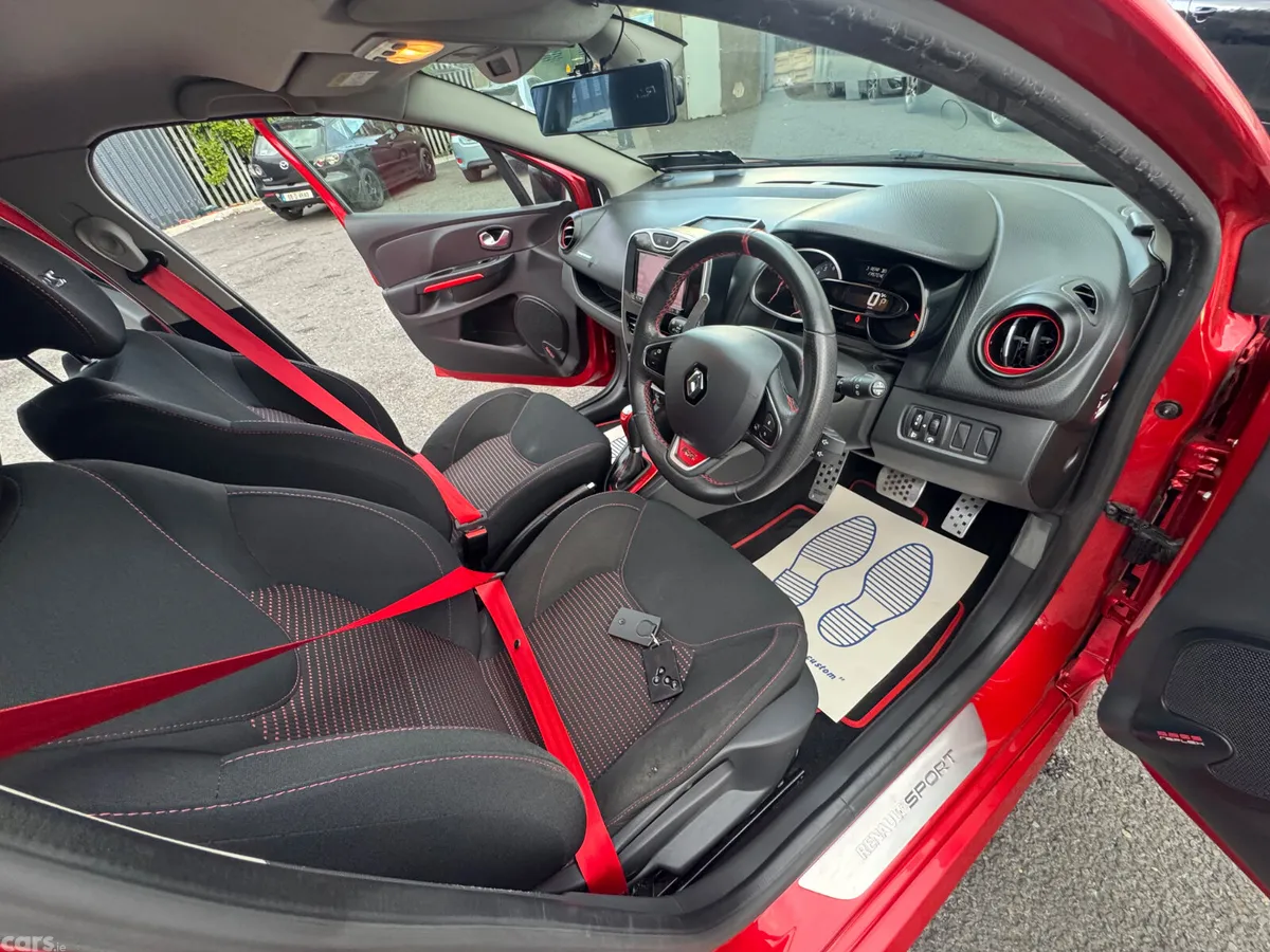 Renault Clio Hatchback, Petrol, 2015, Red