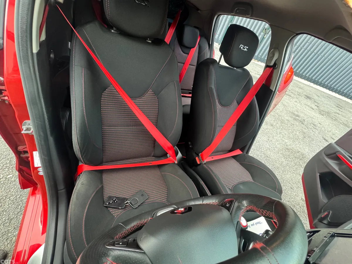 Renault Clio Hatchback, Petrol, 2015, Red