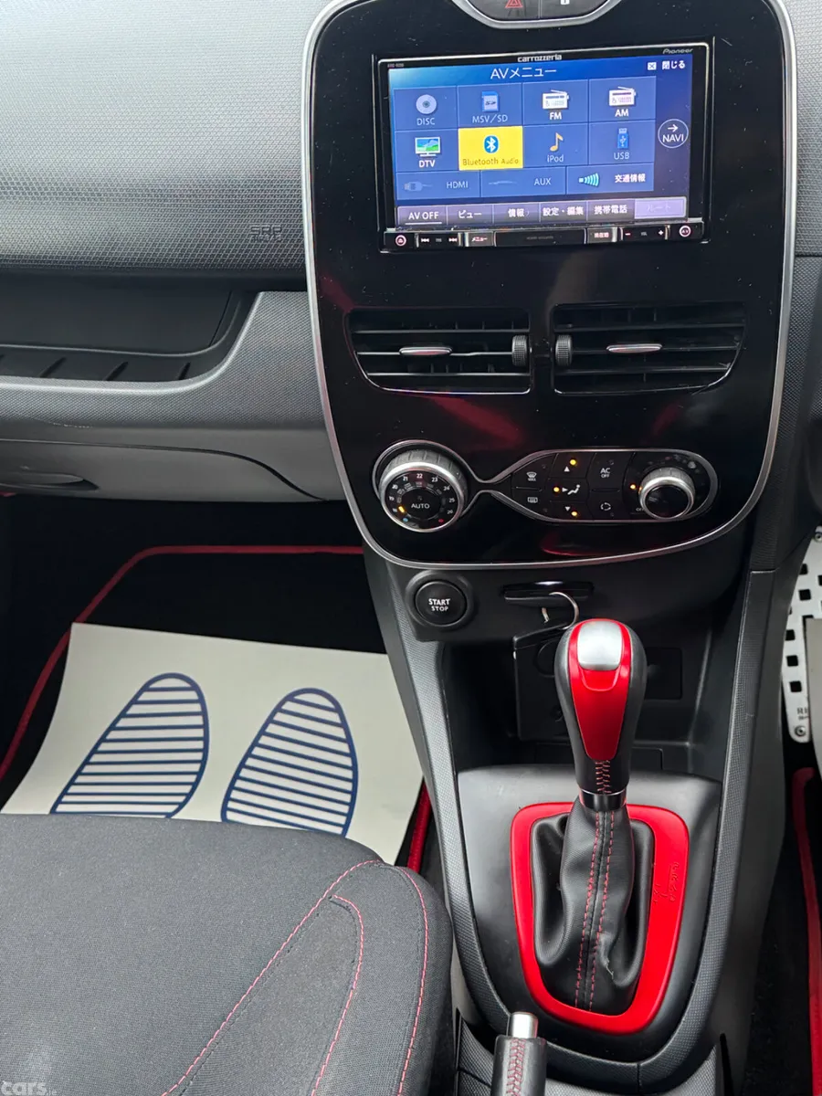 Renault Clio Hatchback, Petrol, 2015, Red
