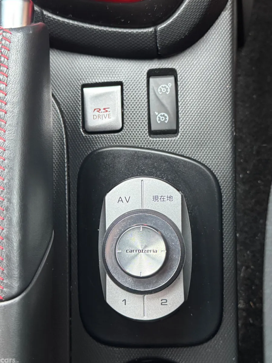 Renault Clio Hatchback, Petrol, 2015, Red