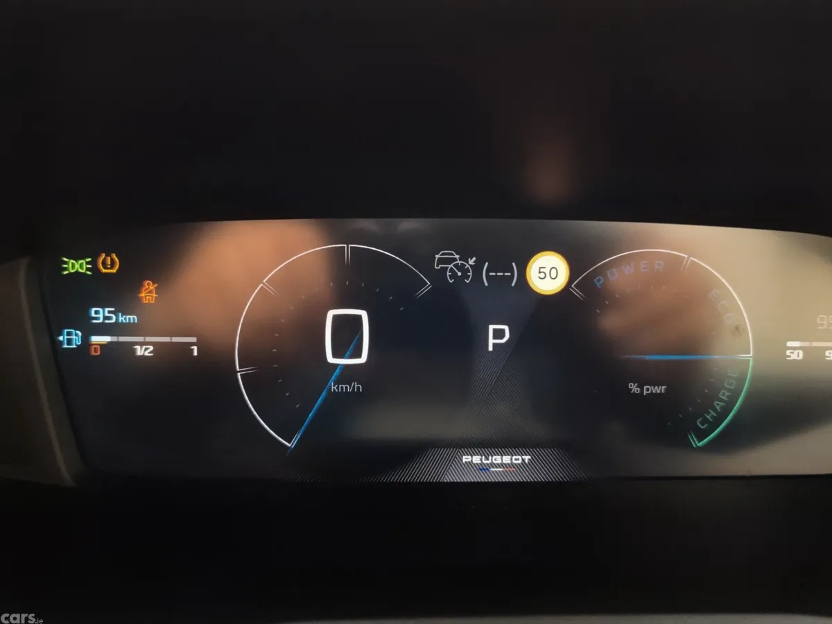 Peugeot 2008 MPV, Petrol, 2026, Red