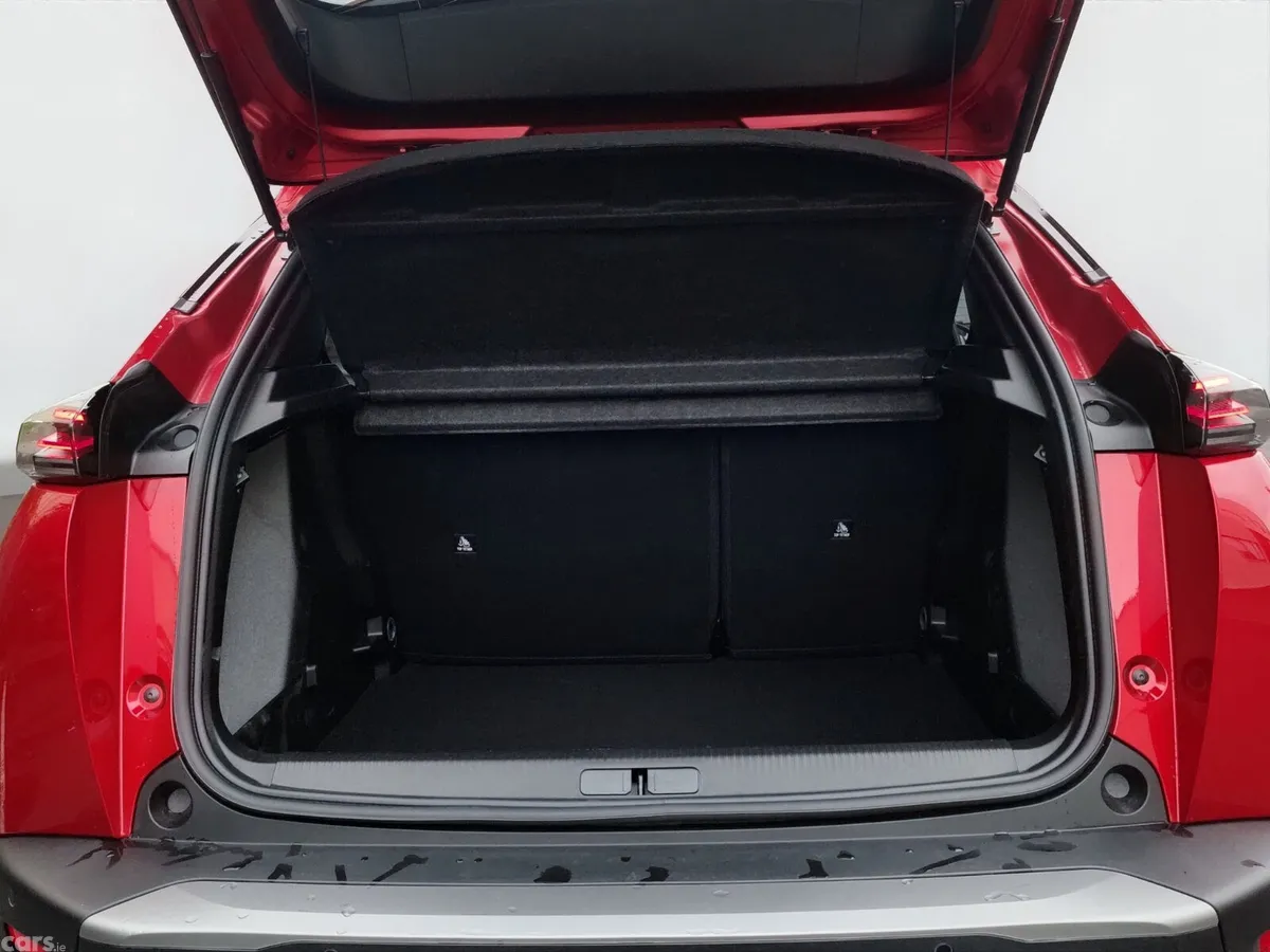 Peugeot 2008 MPV, Petrol, 2026, Red
