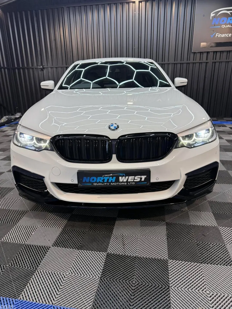 BMW 5-Series Saloon, Petrol Hybrid, 2019, White