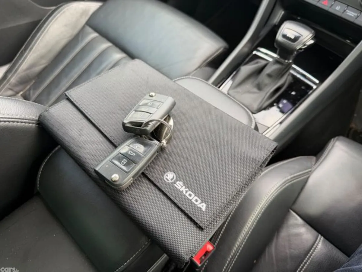 Skoda Karoq SUV, Diesel, 2019, Grey