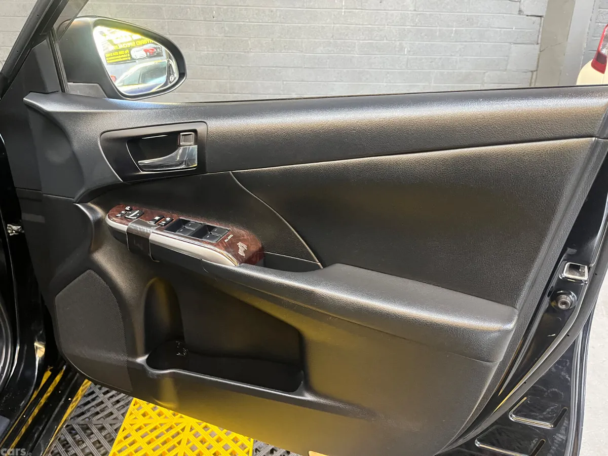 Toyota Camry Saloon, Petrol Hybrid, 2015, Black