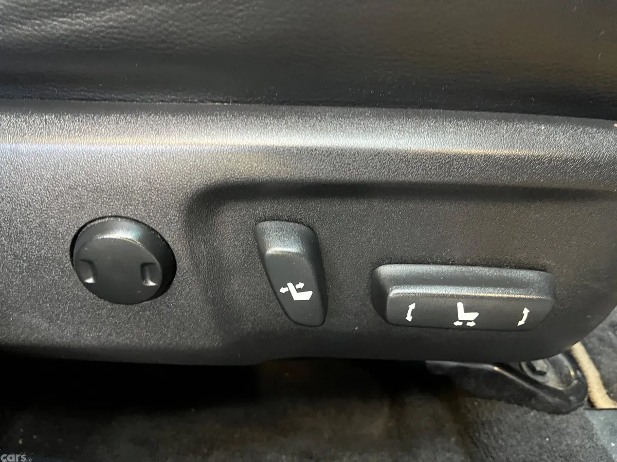 Toyota Camry Saloon, Petrol Hybrid, 2015, Black