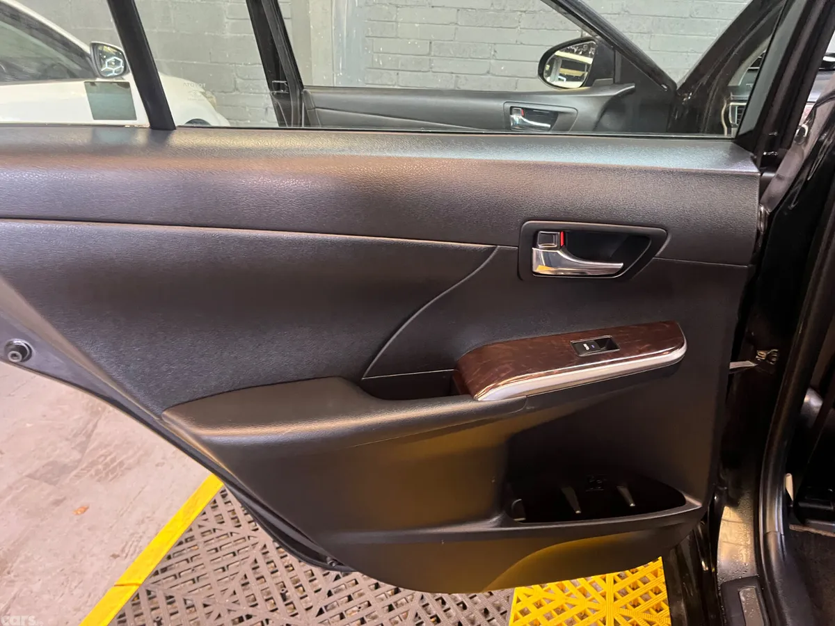 Toyota Camry Saloon, Petrol Hybrid, 2015, Black