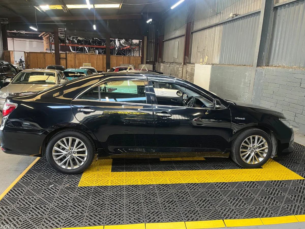 Toyota Camry Saloon, Petrol Hybrid, 2015, Black