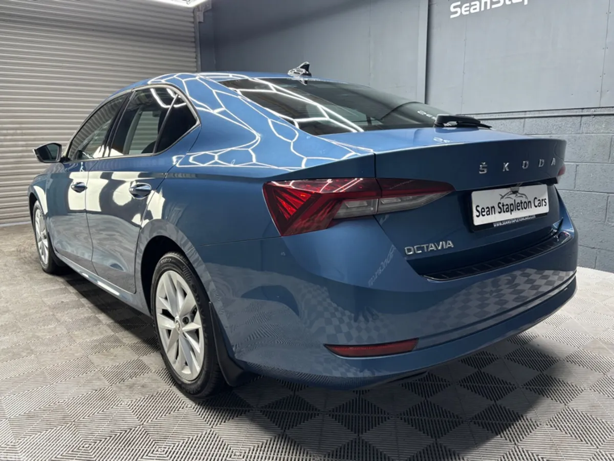 Skoda Octavia Hatchback, Petrol, 2021, Blue
