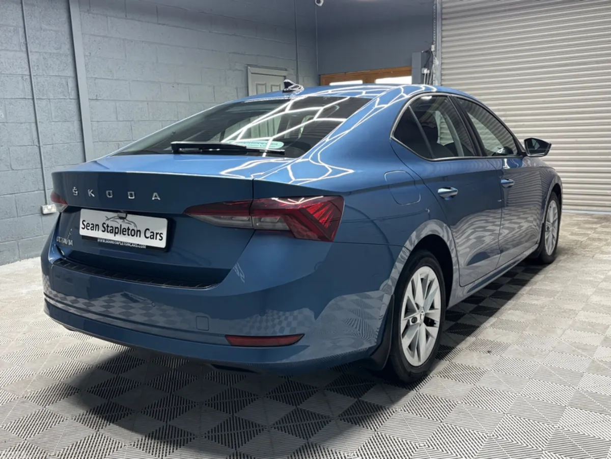 Skoda Octavia Hatchback, Petrol, 2021, Blue