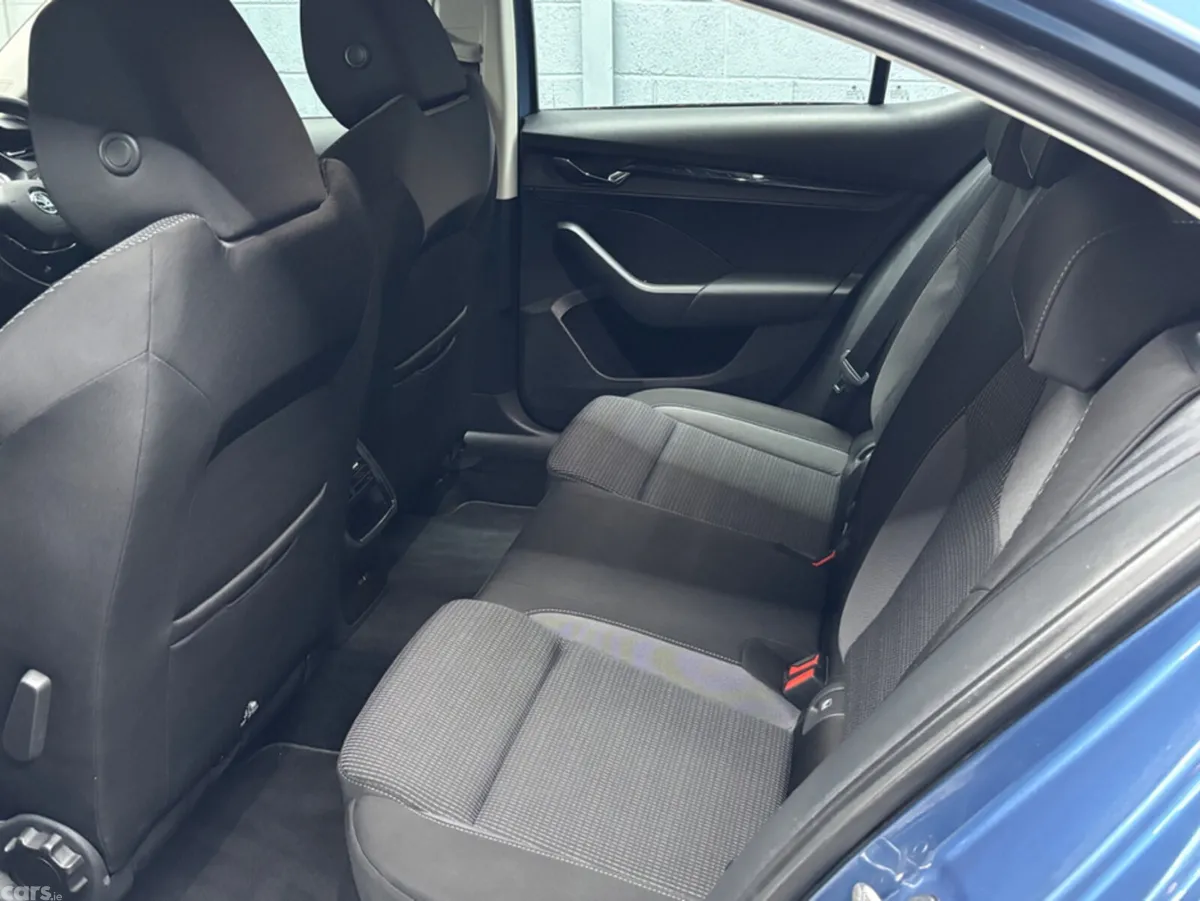 Skoda Octavia Hatchback, Petrol, 2021, Blue
