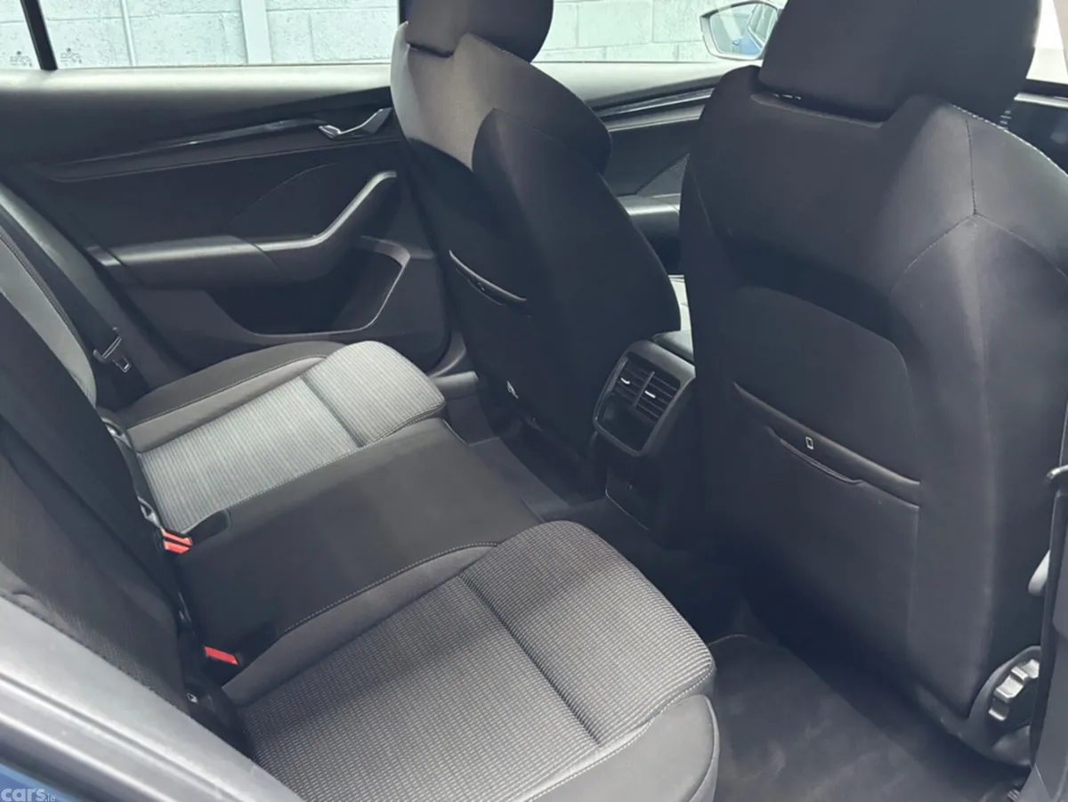Skoda Octavia Hatchback, Petrol, 2021, Blue