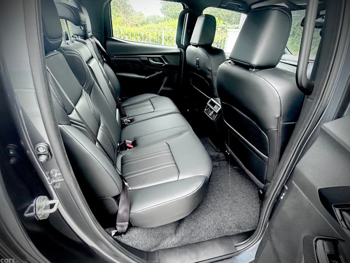 Isuzu D-Max Pick Up, Diesel, 2026, Grey