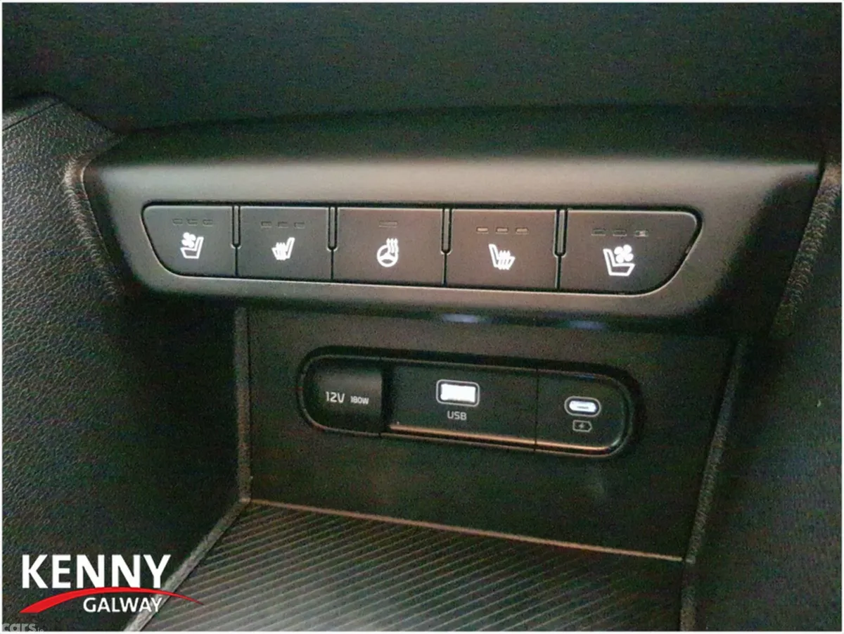 Kia Sportage MPV, Diesel, 2024, Red
