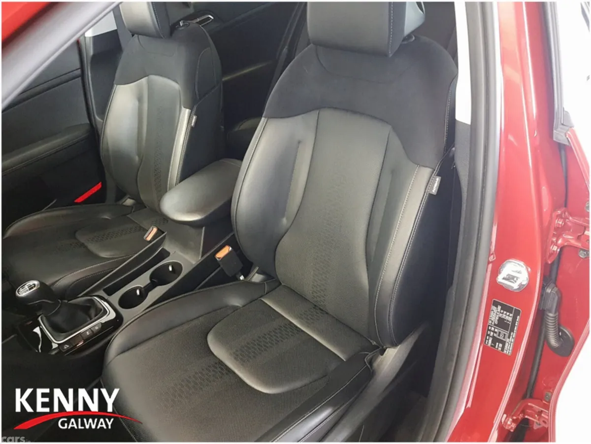 Kia Sportage MPV, Diesel, 2024, Red