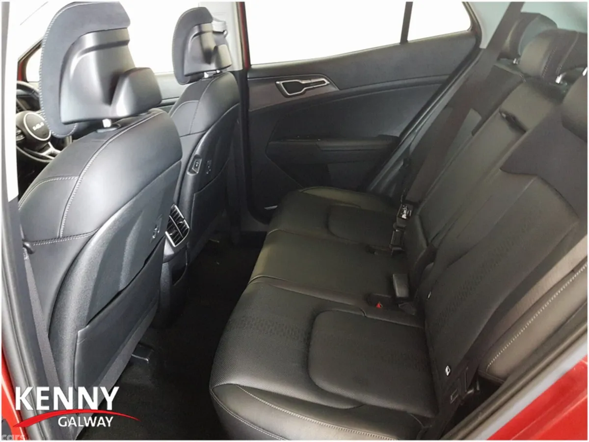 Kia Sportage MPV, Diesel, 2024, Red