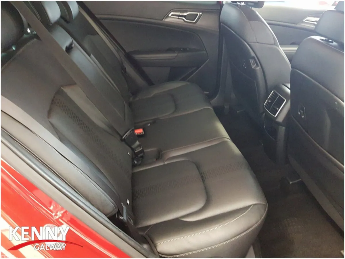 Kia Sportage MPV, Diesel, 2024, Red