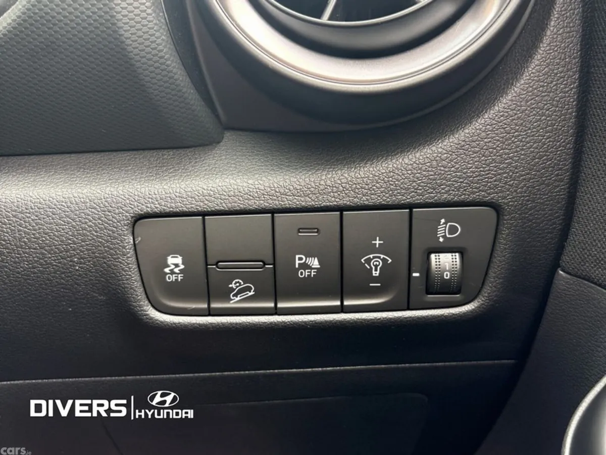 Hyundai KONA MPV, Petrol, 2023, Red