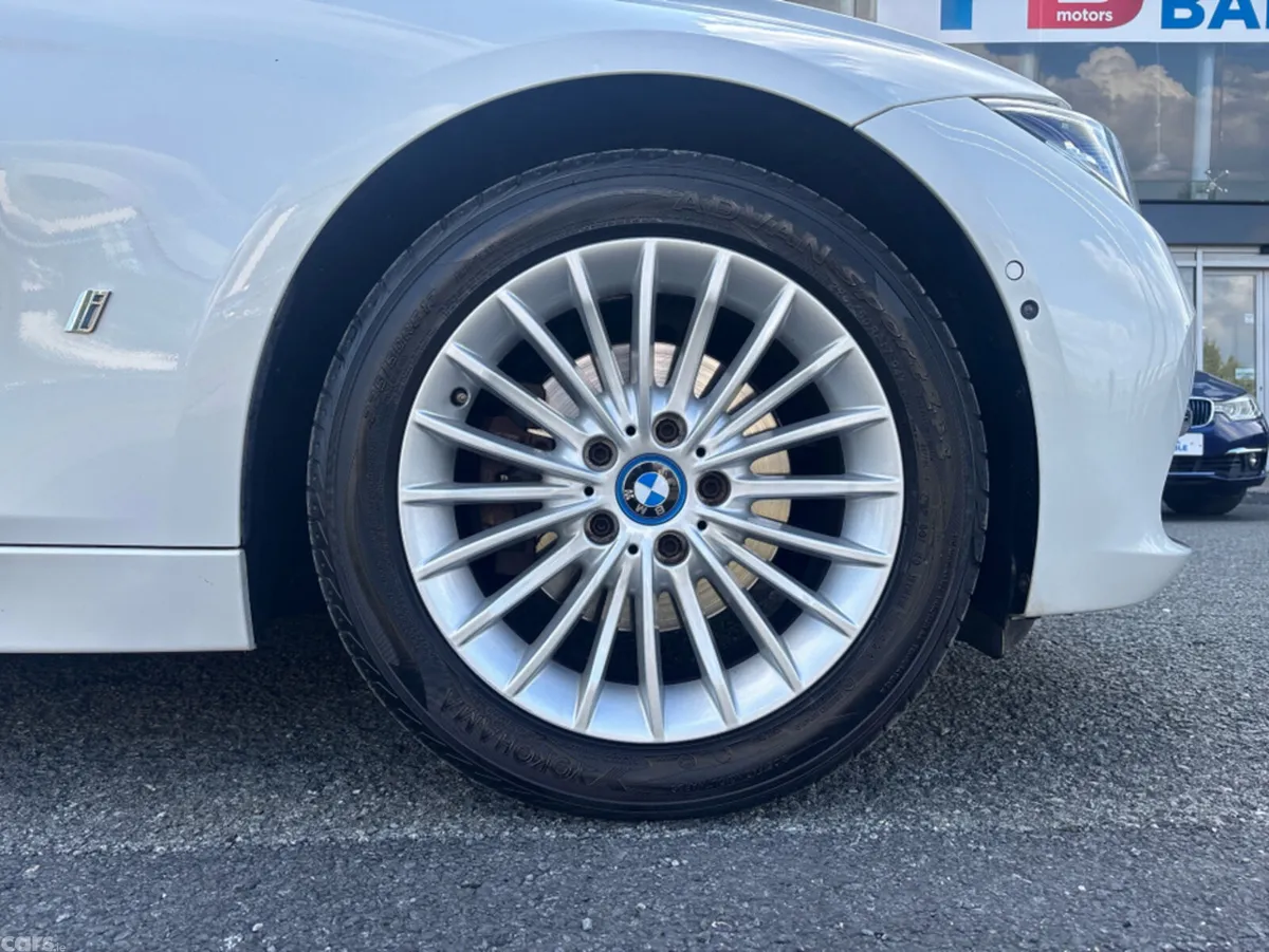 BMW 3-Series Saloon, Petrol Hybrid, 2018, White