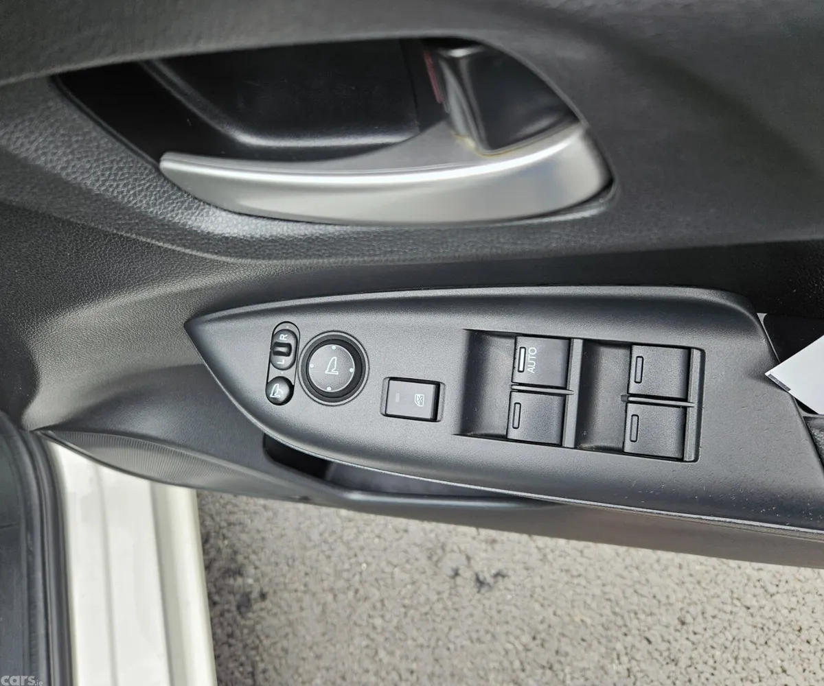 Honda Fit Hatchback, Petrol Hybrid, 2016, White