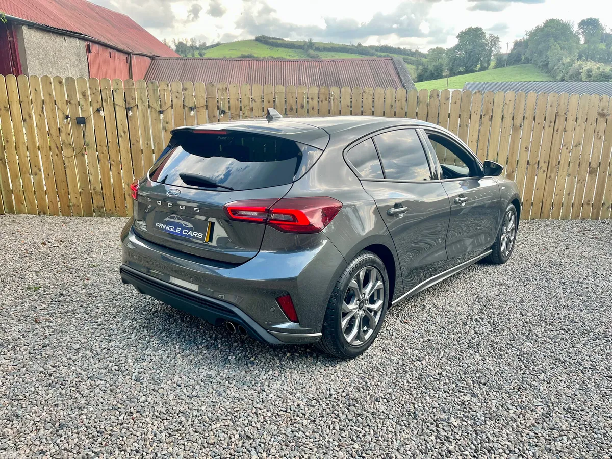 Ford Focus Hatchback, Petrol, 2022, Grey