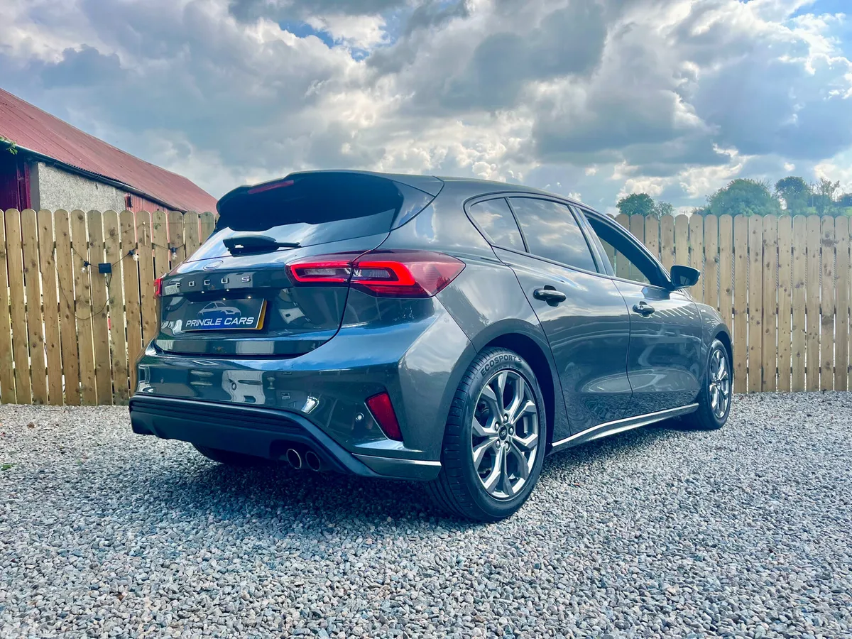 Ford Focus Hatchback, Petrol, 2022, Grey