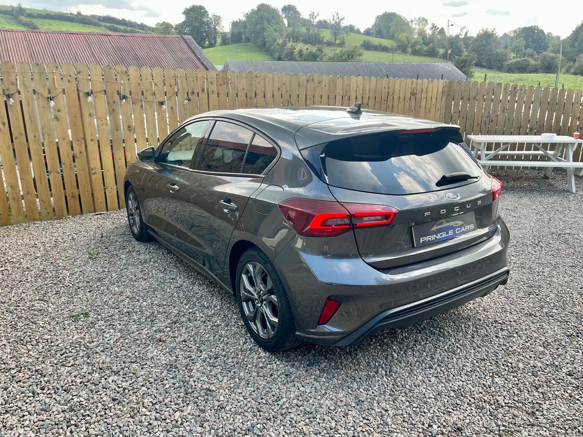 Ford Focus Hatchback, Petrol, 2022, Grey
