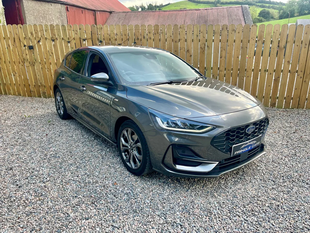 Ford Focus Hatchback, Petrol, 2022, Grey