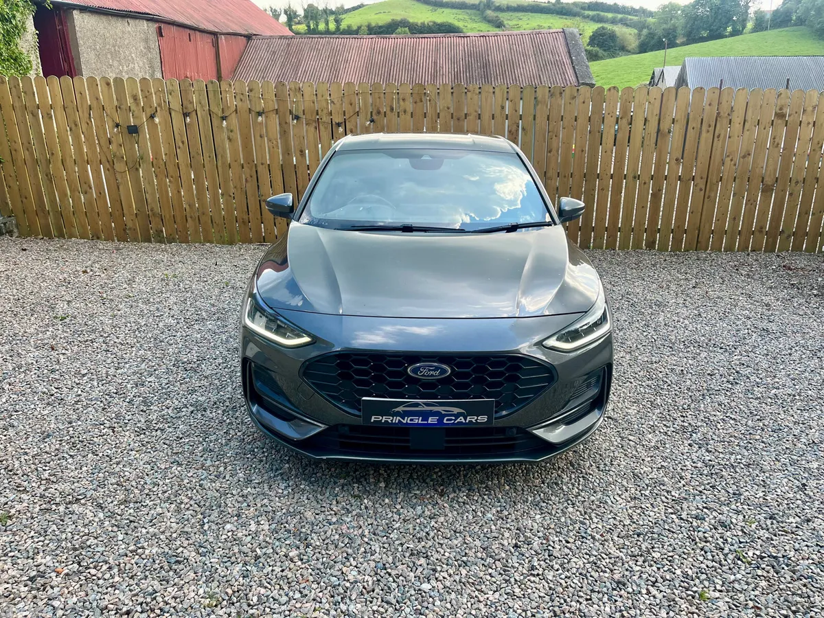 Ford Focus Hatchback, Petrol, 2022, Grey