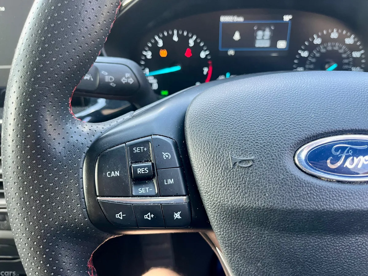 Ford Focus Hatchback, Petrol, 2022, Grey