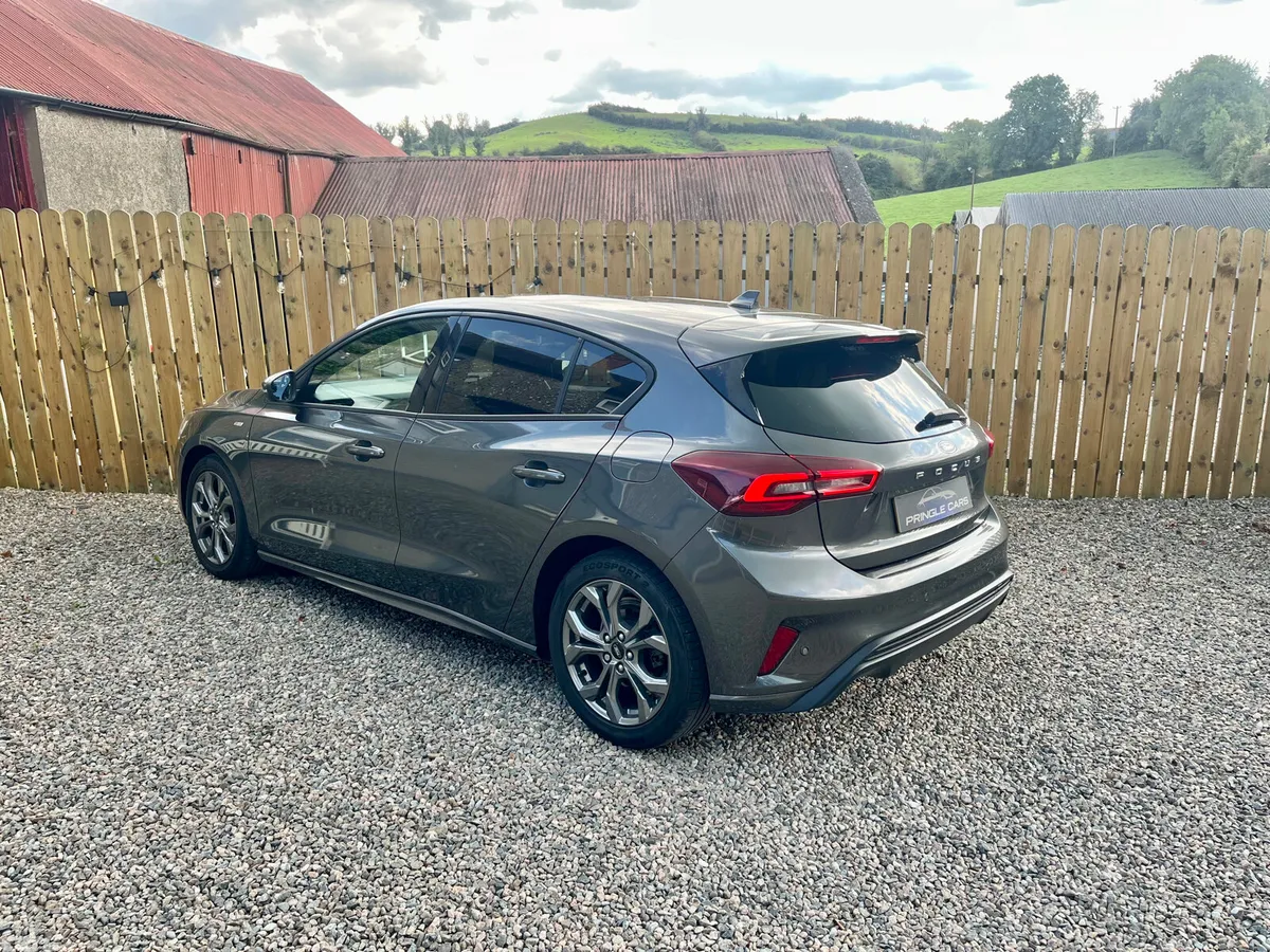 Ford Focus Hatchback, Petrol, 2022, Grey