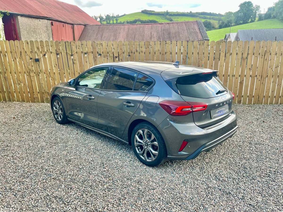 Ford Focus Hatchback, Petrol, 2022, Grey