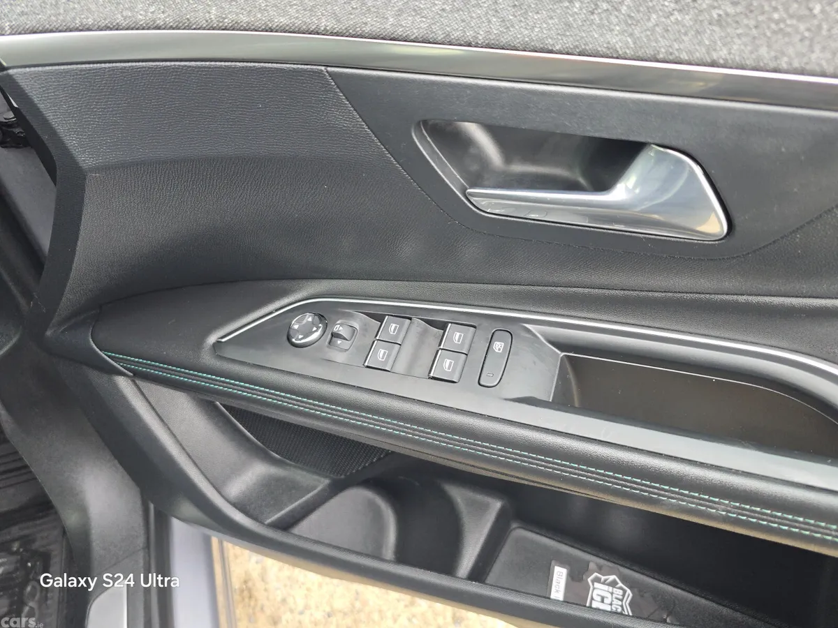 Peugeot 3008 MPV, Diesel, 2024, Grey