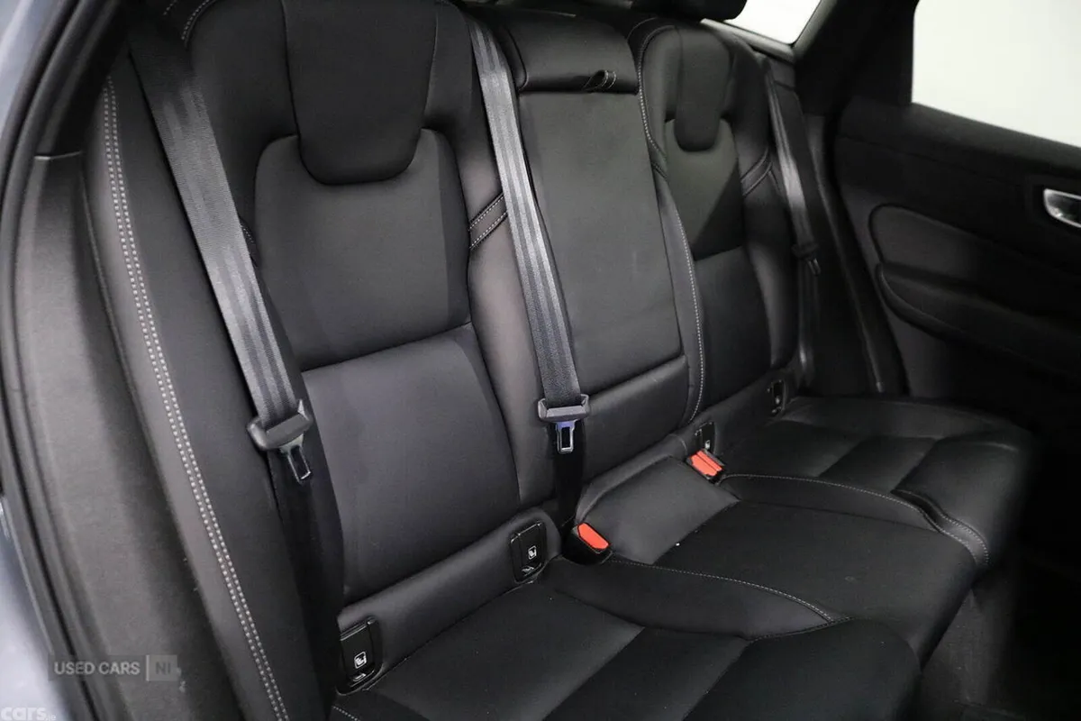 Volvo XC60 SUV, Petrol Hybrid, 2023, Grey